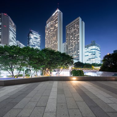 alacakaranlıkta Tokyo modern binalar