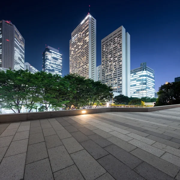 Moderna byggnader i Tokyo på twilight — Stockfoto