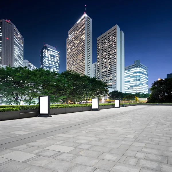 Moderne Gebäude in Tokio in der Dämmerung — Stockfoto