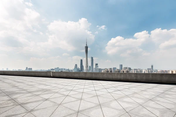 Wahrzeichen Guangzhou Turm aus leerem Boden — Stockfoto