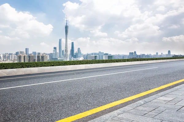 Panoráma města a Panorama Guangzhou ze silnice — Stock fotografie