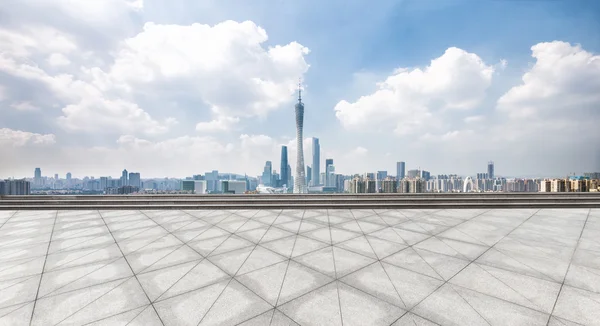 Wahrzeichen Guangzhou Turm aus leerem Boden — Stockfoto