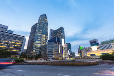 modern ofis Tokyo'da yoldan Binası