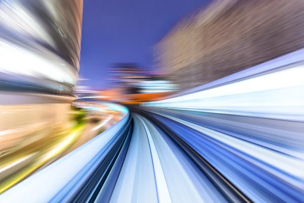 Vía férrea y paisaje urbano de Tokio desde el tren de velocidad — Foto de Stock