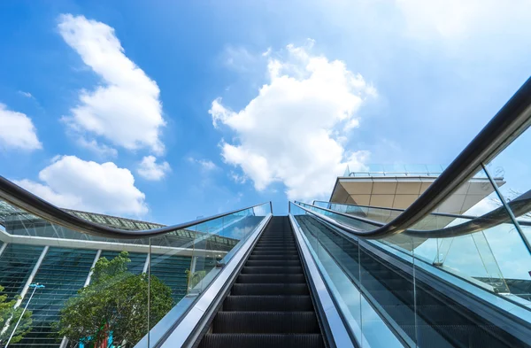 Rolltreppe im Freien leer — Stockfoto