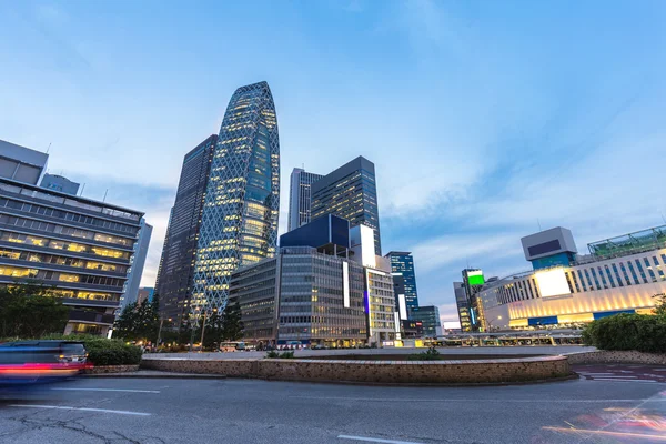 Moderno edificio de oficinas en Tokio desde la carretera —  Fotos de Stock