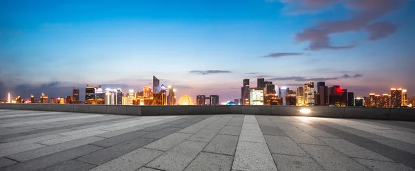 Paisaje urbano y horizonte de Hangzhou desde el suelo — Foto de Stock