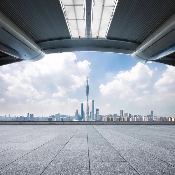 Paesaggio urbano e skyline di Guangzhou dalla finestra — Foto Stock