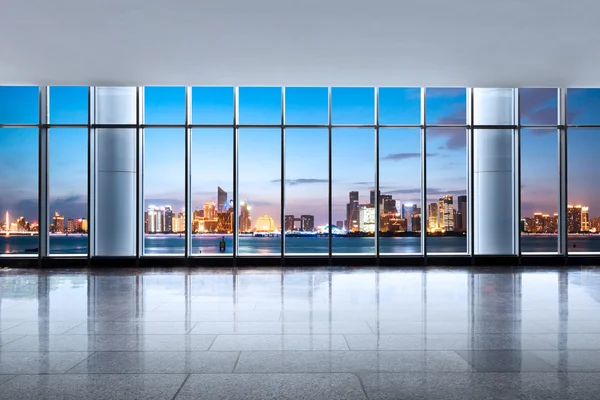Paisaje urbano y horizonte de Hangzhou desde la ventana de cristal —  Fotos de Stock