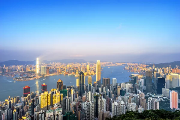 Skyline en skyline van Hong Kong bij zonsopgang — Stockfoto