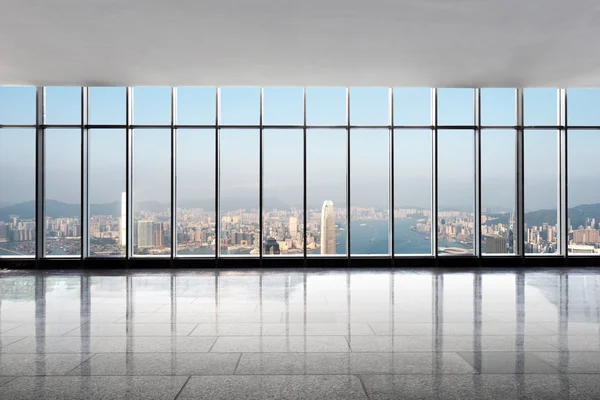 Panoráma města a Panorama Hong Kong z okna skla — Stock fotografie
