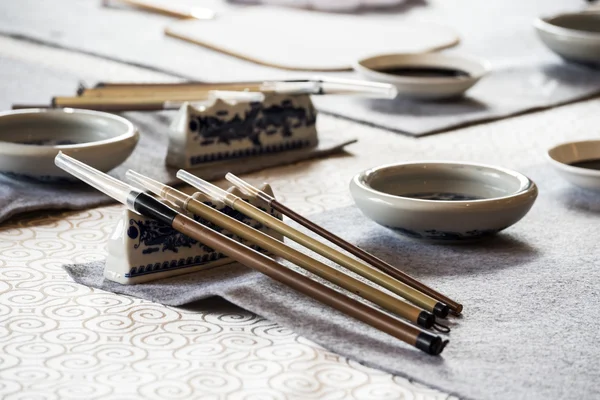 Kinesisk kalligrafi verktyg på bordet — Stockfoto