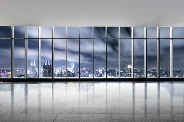 Paysage urbain et skyline de Hong Kong à partir de la fenêtre en verre — Photo