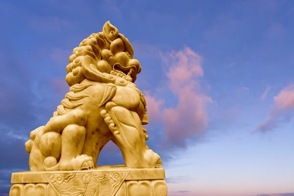 Stone lion statue — Stock Photo, Image