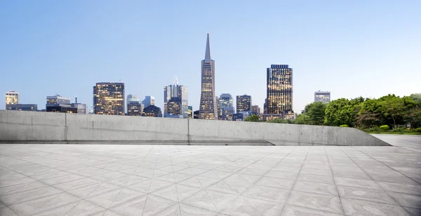 Panoráma města a Panorama San Franciska za úsvitu od podlahy — Stock fotografie