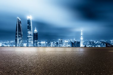 Cityscape ve asfalt yol Şanghay manzarası