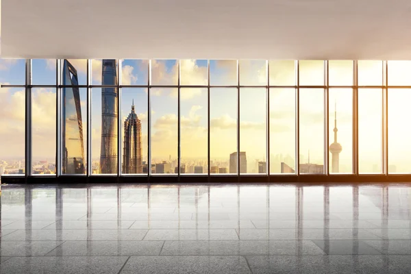 Paisagem urbana e horizonte de Xangai da janela de vidro — Fotografia de Stock
