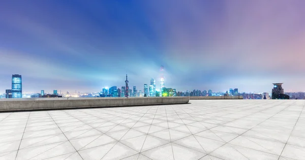 都市の景観とれんが造りの床から上海のスカイライン — ストック写真