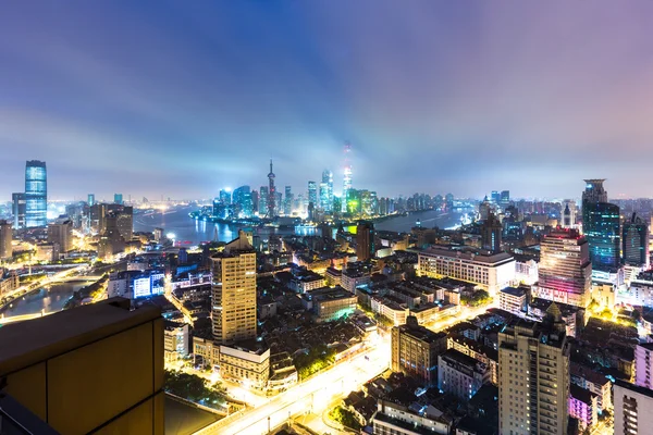 Cityscape ve alacakaranlıkta Şanghay manzarası — Stok fotoğraf