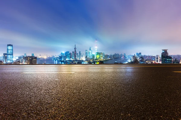 Cityscape and skyline of Shanghai from asphalt road — Stock Photo, Image