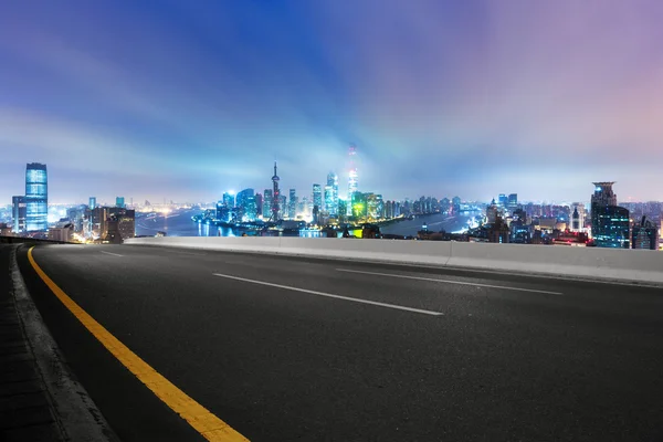 Cityscape and skyline of Shanghai from asphalt road — Stock Photo, Image