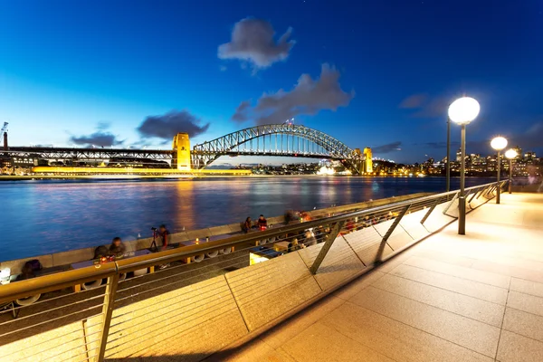 Stadtbild von Sydney bei Einbruch der Dunkelheit — Stockfoto