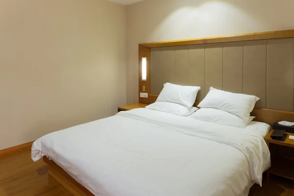 Modern clean bedroom — Stock Photo, Image