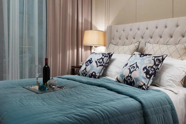 Luxurious bedroom interior — Stock Photo, Image