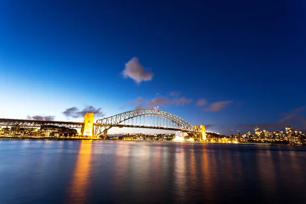 Paisagem urbana de sydney ao anoitecer — Fotografia de Stock