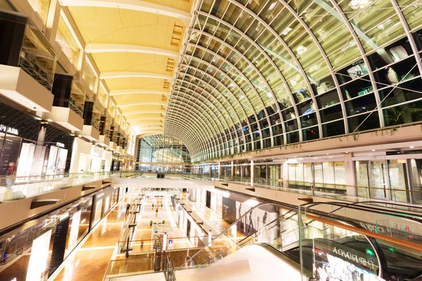 SINGAPOUR - 1er juillet : Les Shoppes à Marina Bay Sands intérieur sur — Photo