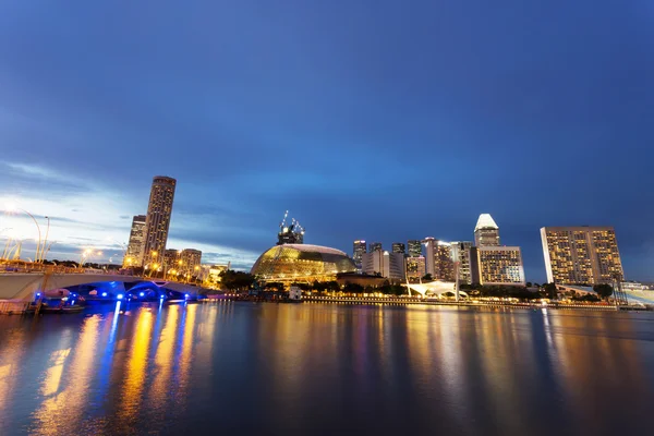 Prosperous modern city at night — Stock Photo, Image