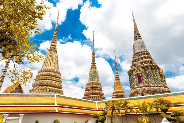 Toppen av buddism-tempelet i Thailand – stockfoto