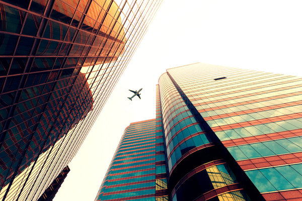 Небоскрёб с силуэтом самолёта
