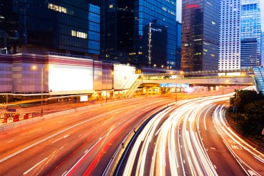 modern şehir kentsel trafik lambası yollar ve iş binaları