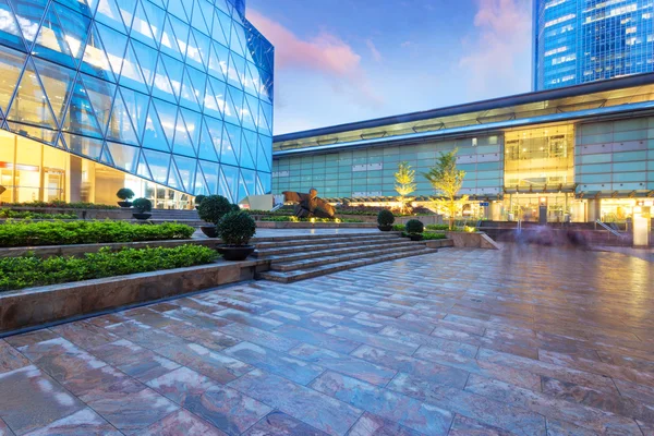 Modern office building exterior of urban city — Stock Photo, Image