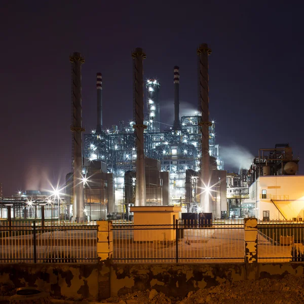 Modern olja raffinaderiet fabriken — Stockfoto