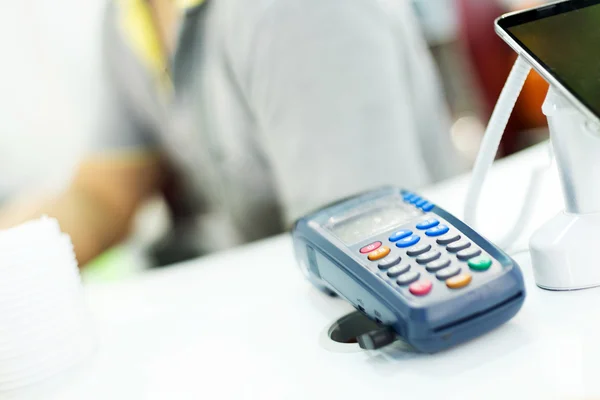 Kredi kartı POS makinesi — Stok fotoğraf