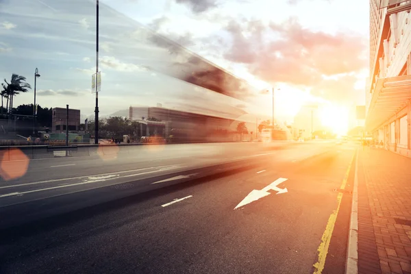 Bewegungsabläufe in der modernen Stadt verwischen — Stockfoto