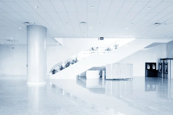 Modern kontorsbyggnad hall inredning — Stockfoto