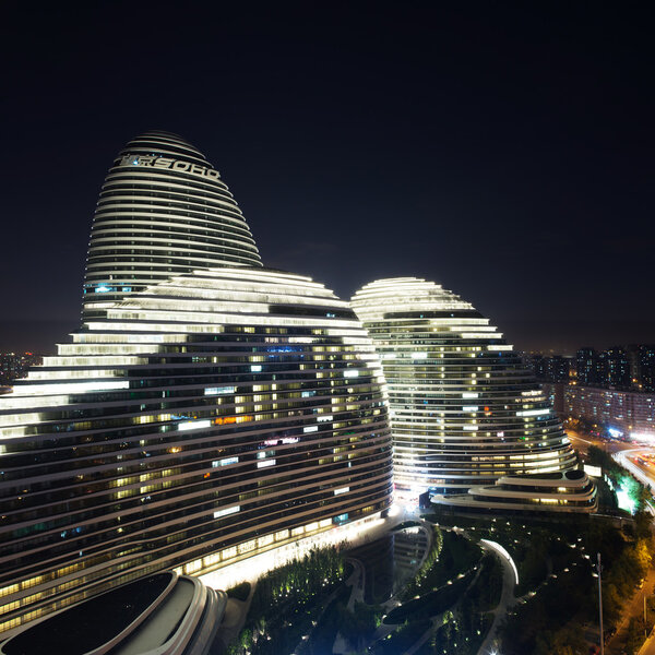 И знаменитое знаковое здание
