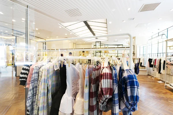 Interior de la tienda de moda moderna — Foto de Stock