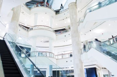 Alışveriş Merkezi hall ve yürüyen merdiven