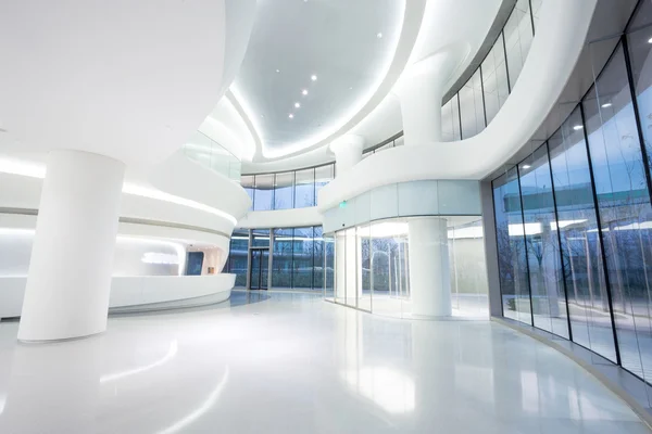 Futurista moderno escritório edifício interior — Fotografia de Stock