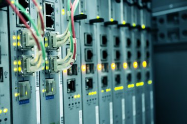 Telekomünikasyon cihazları kurulu