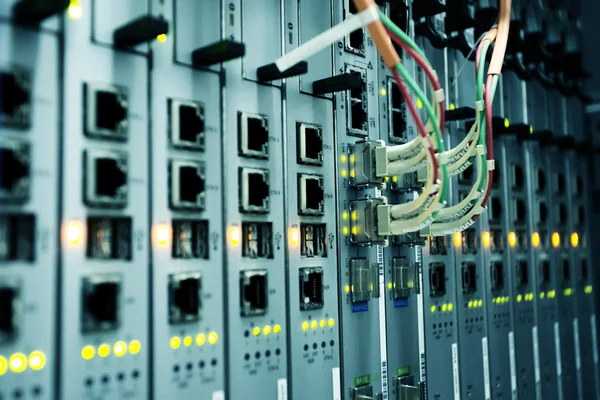 Telekomünikasyon cihazları kurulu