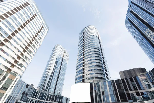 Modern business office building exterior and sky — Stock Photo, Image