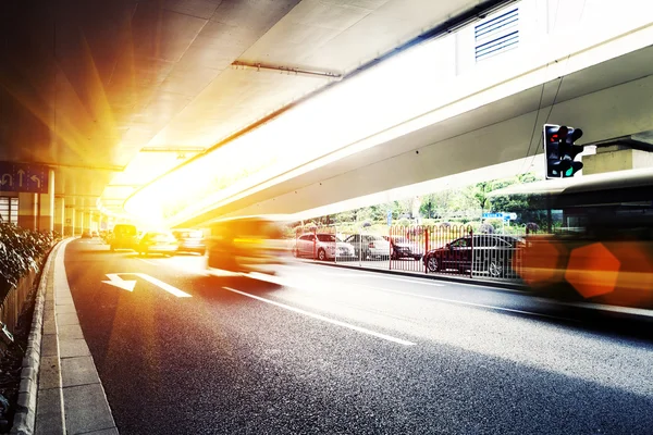 Tráfico urbano y carretera — Foto de Stock