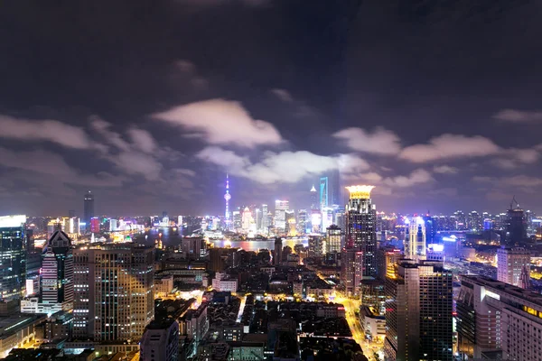 Σύγχρονη πόλη στον ορίζοντα στη Σαγκάη — Φωτογραφία Αρχείου
