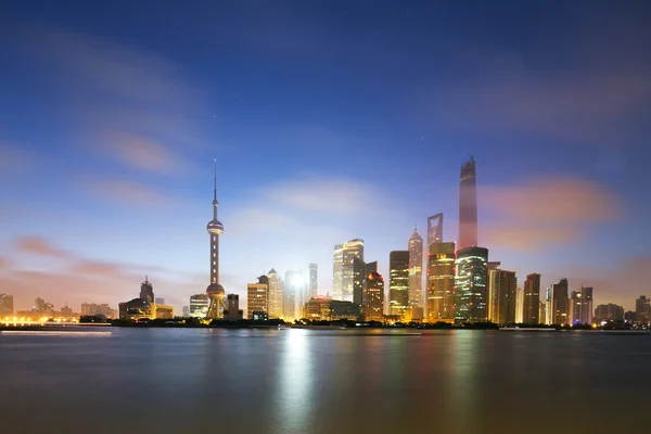 Skyline y paisaje de la ciudad moderna Shanghai — Foto de Stock