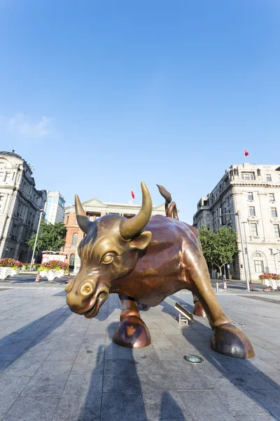 Estatua de toro de cobre — Foto de Stock